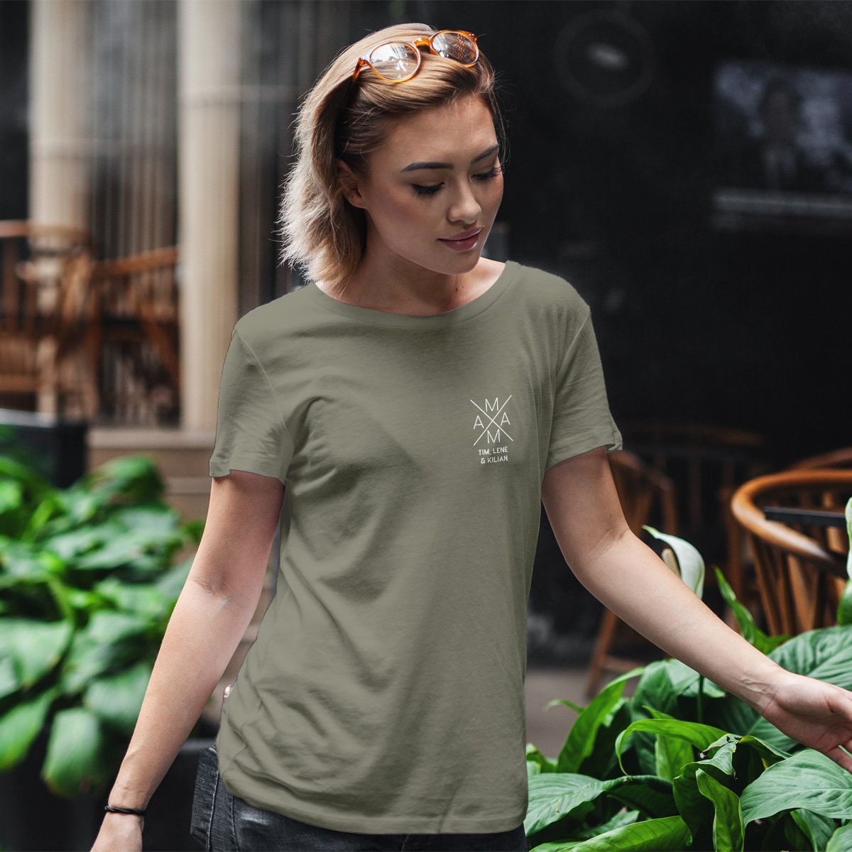 Mama Kreuz T-Shirt khaki, personalisiert mit Namen