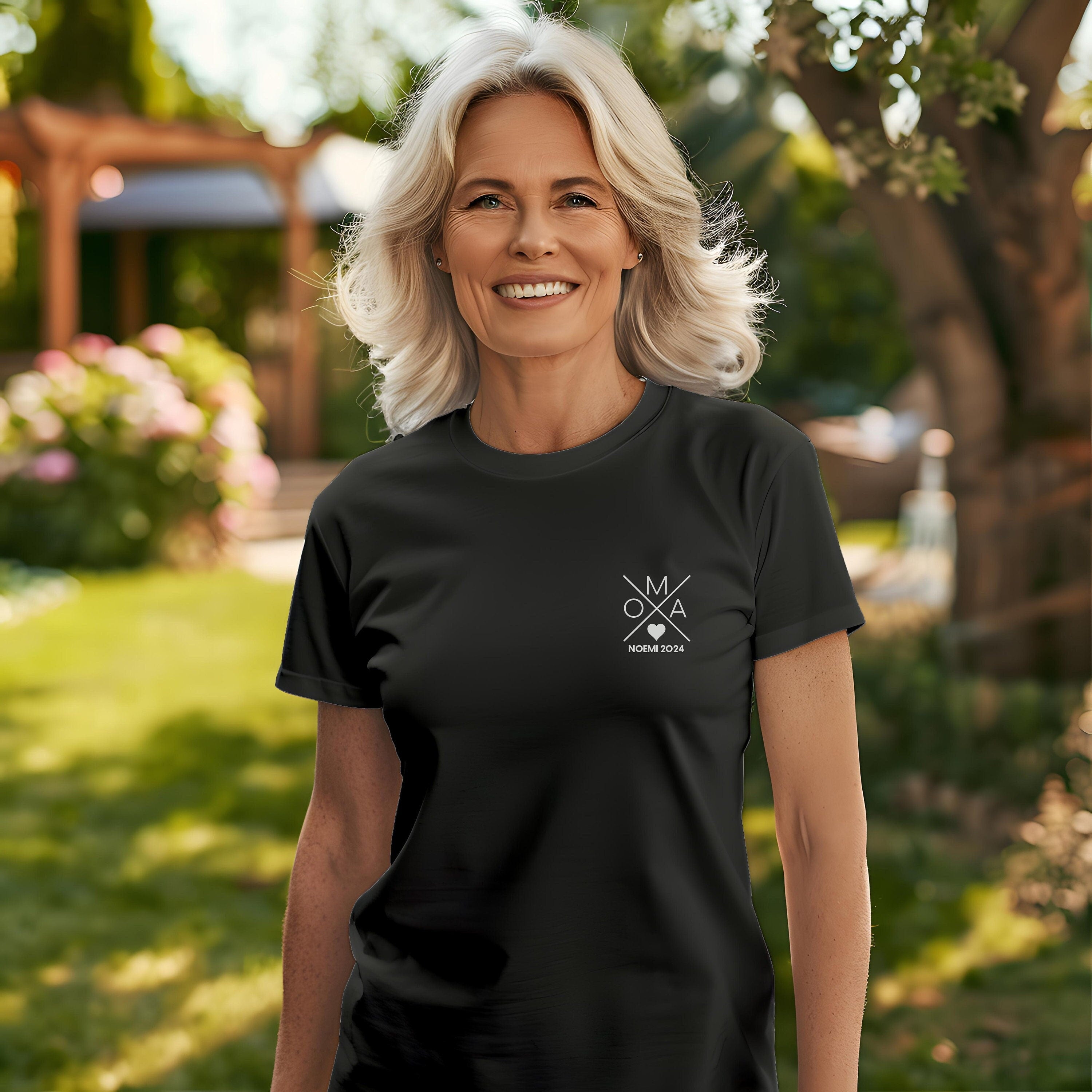 Oma Shirt schwarz mit Kreuz und personalisiert mit Name