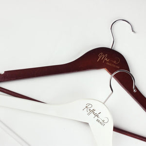 Holz Kleiderbügel Ranke mit personalisierter Gravur, Wunschtext, Hochzeit, Brautkleid, Brautgeschenk, Approbation, Staatsexamen
